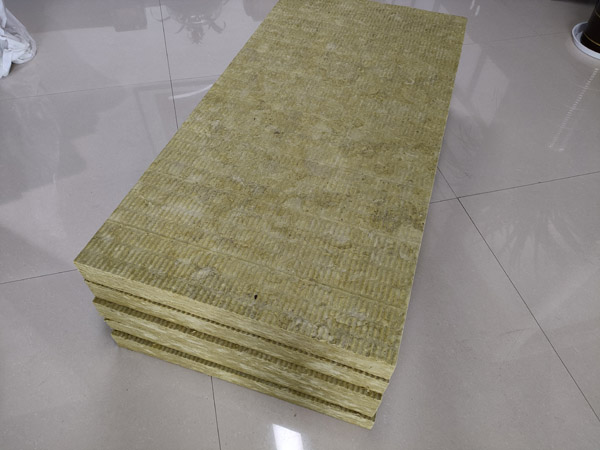 關(guān)于巖棉板的產(chǎn)品優(yōu)勢特點(diǎn)和應(yīng)用領(lǐng)域。