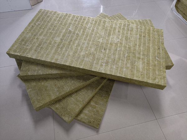 巖棉板在施工中獲得了廣泛的應(yīng)用