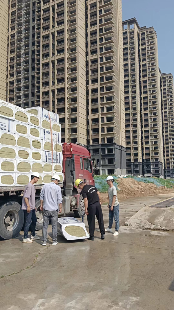 巖棉板驗(yàn)收現(xiàn)場(chǎng)