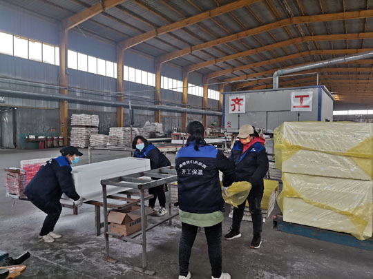 擠塑板裝車現場